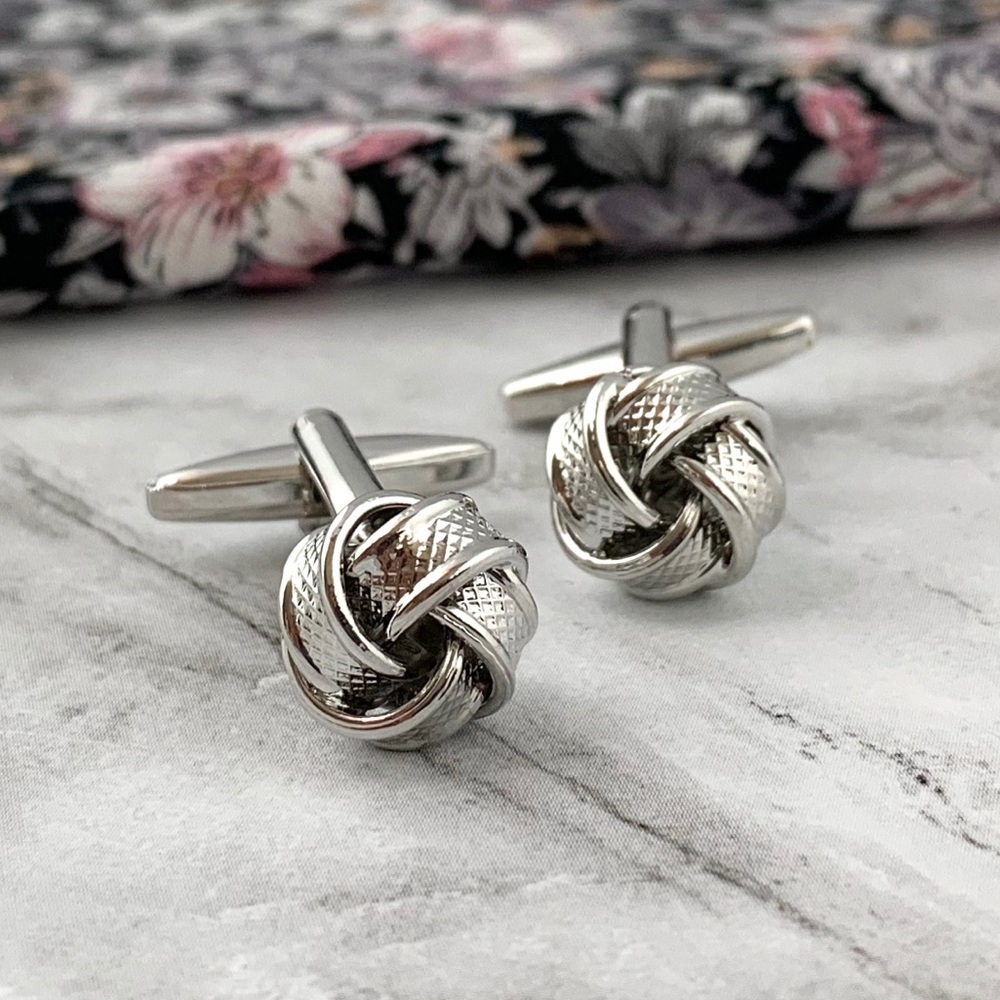 Men’s Silver Knotted Cuff Links